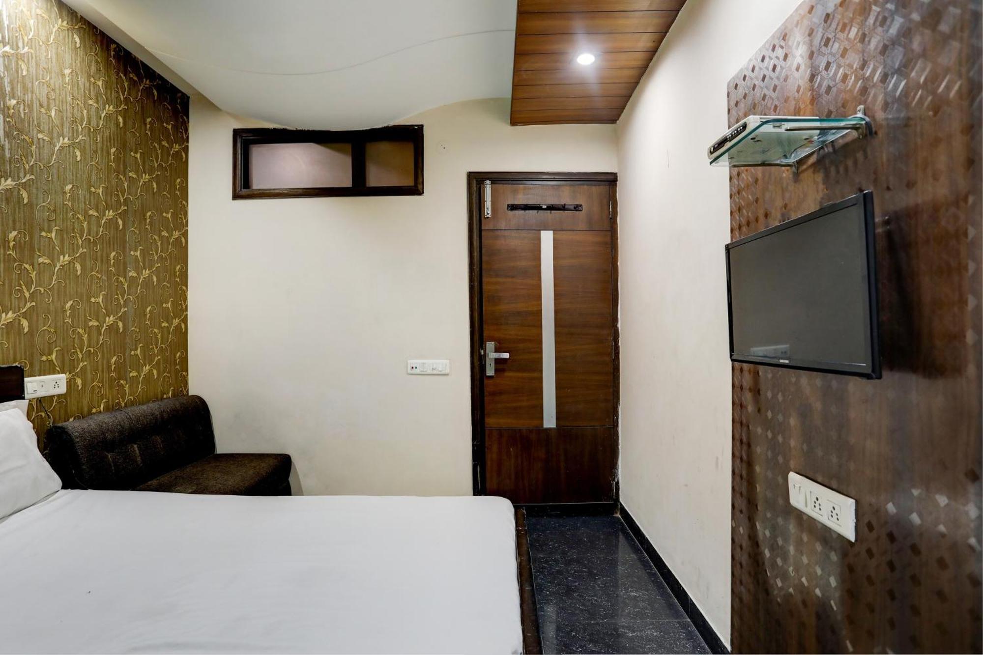 Hotel O Hcn Лудхиана Экстерьер фото