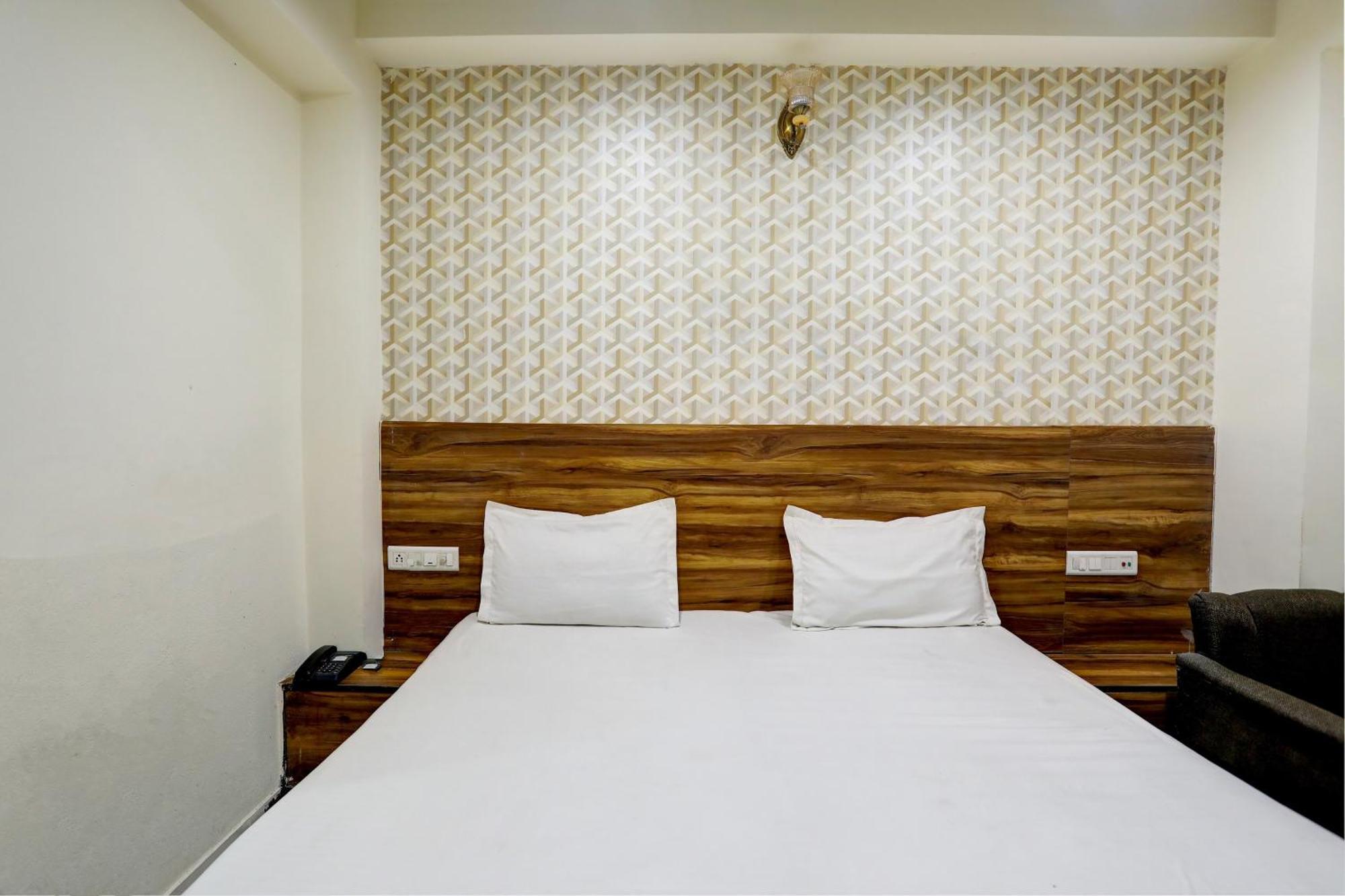 Hotel O Hcn Лудхиана Экстерьер фото