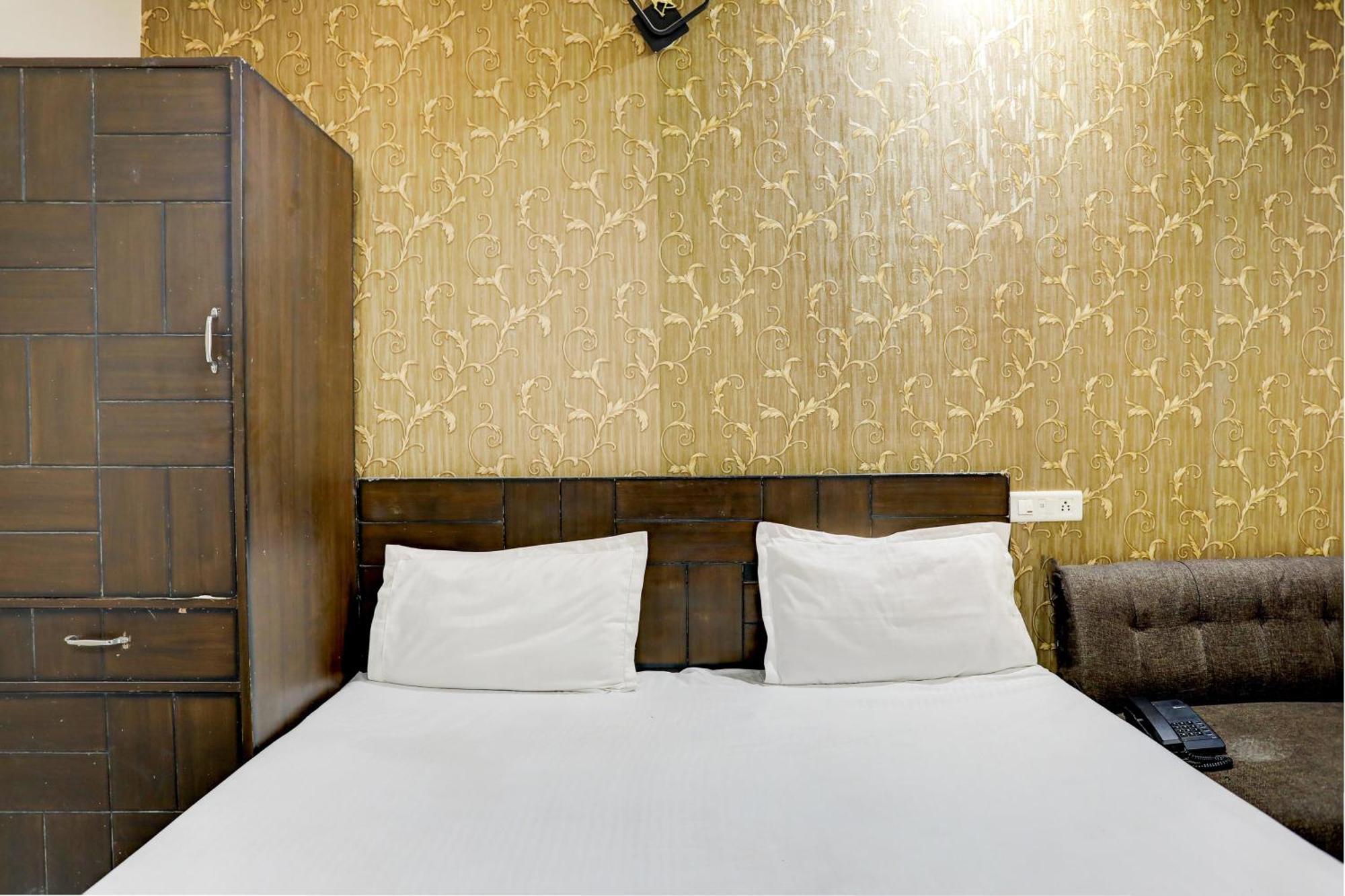 Hotel O Hcn Лудхиана Экстерьер фото
